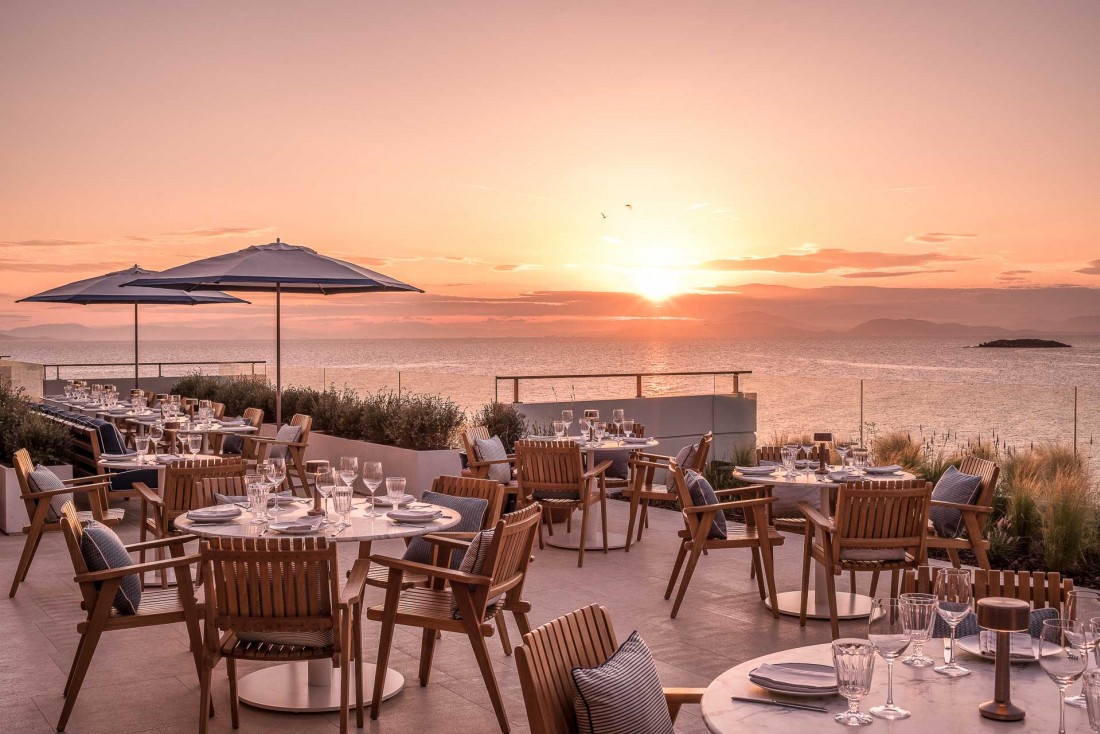 Coucher de soleil sur la terrasse du Mercato, la table italienne de l'hôtel © DR