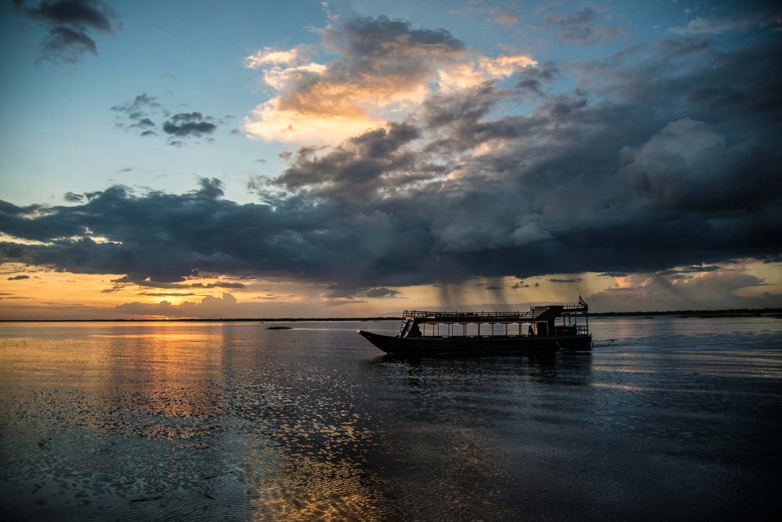 Croisière sur le lac Tonlé Sap, au coucher de soleil © Aman