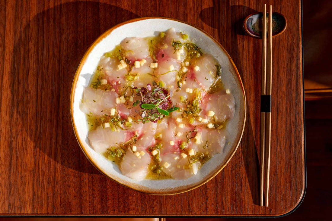 Restaurant La Plume | Sashimi de daurade pickles de pomme & wasabi © DR