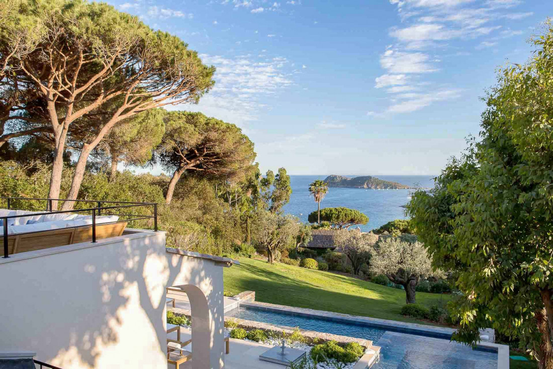 Villa avec vue à La Réserve Ramatuelle, palace contemporain de la Côte d'Azur © G. Gardette