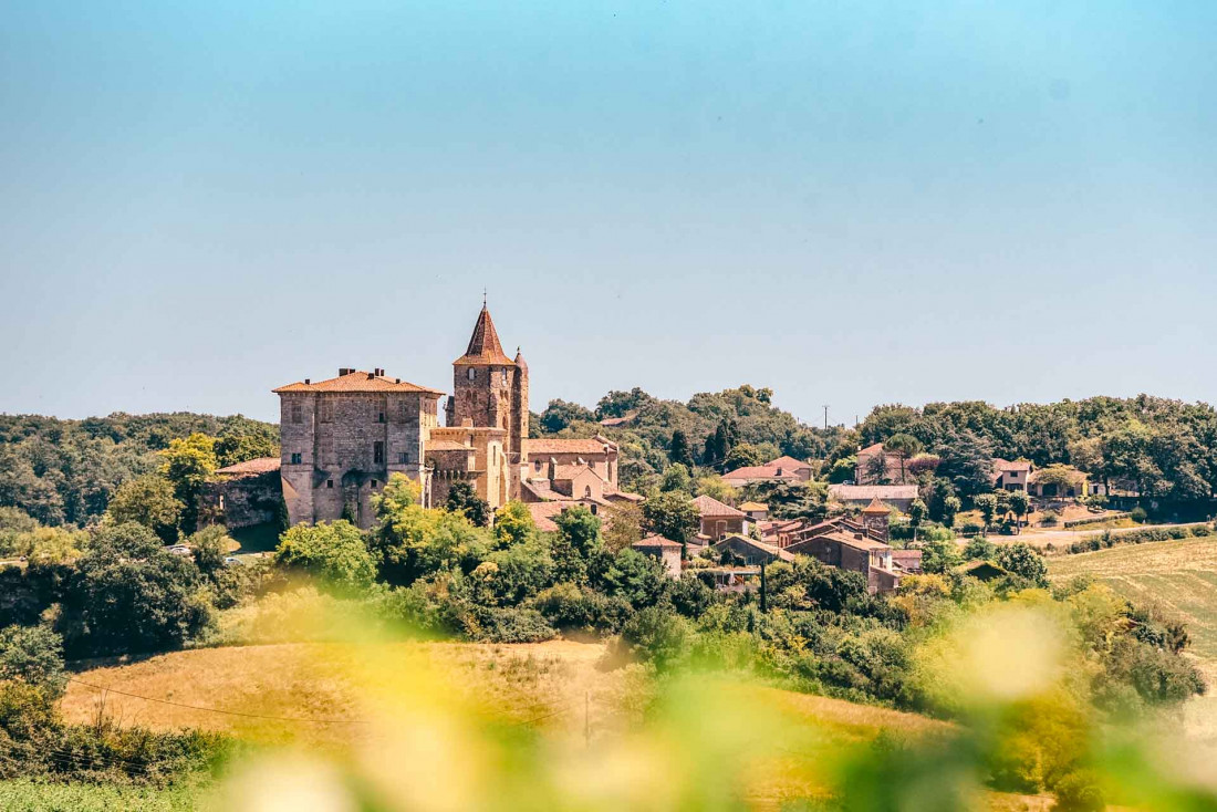 Le village de Lavardens dominé par son château, un centre culturel dynamique © L'instant C - OT Grand Auch Cœur de Gascogne