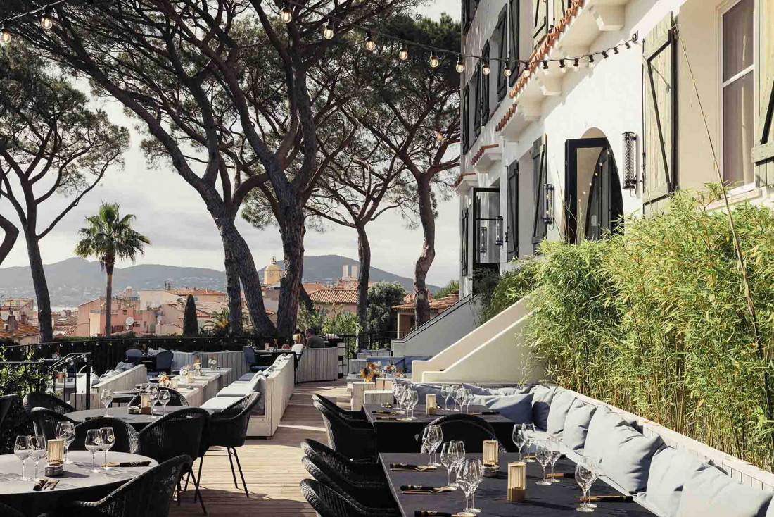 La terrasse du TIGrr Saint-Tropeez qui s'est offert un relifting total pour la saison © Lucile Casanova 