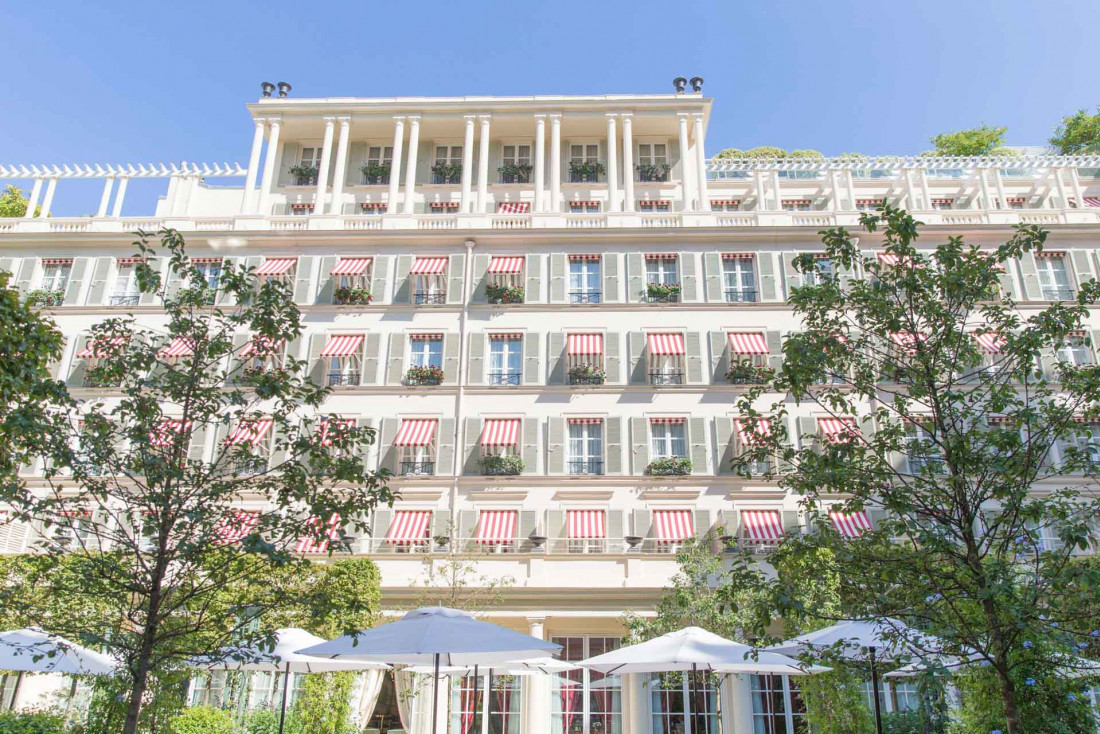 Le Bristol Paris | La façade de l'hôtel vue du jardin © Romain Reglade