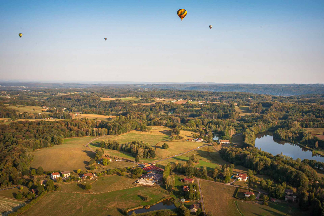 Le plateau des 1000 Étangs en montgolfière © Office de Tourisme des 1000 Etangs