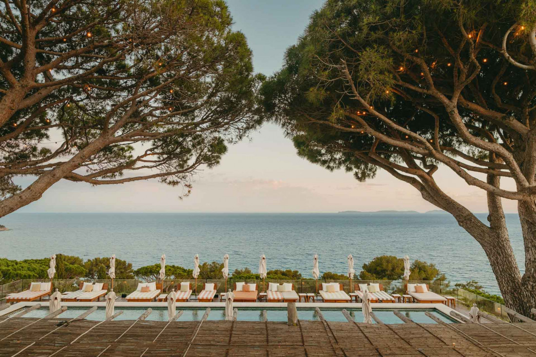 La piscine du Lily of the Valley, hôtel signé Philippe Starck à La Croix-Valmer © DR