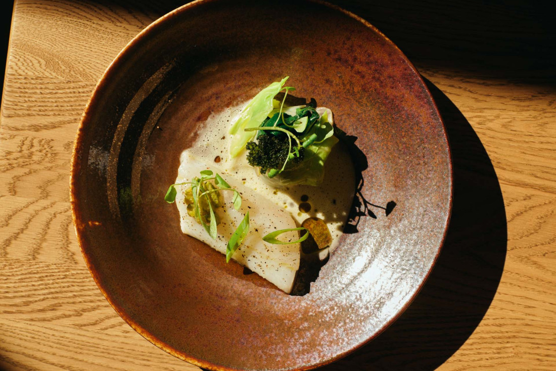 Merlan de ligne, jus d'artichaut, choux céleri rave, condiment yuzu kosho © Pierre Lucet-Penato