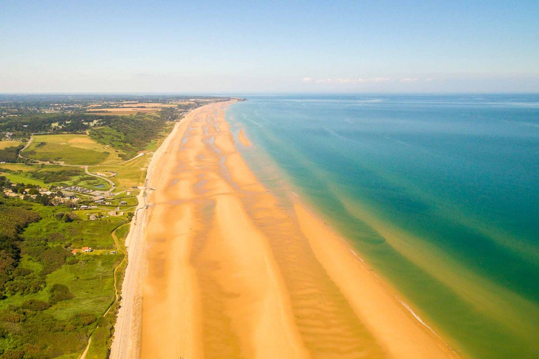 L'immense plage d'Omaha Beach, lieu de mémoire et de pratique sportive © Vincent Rustuel