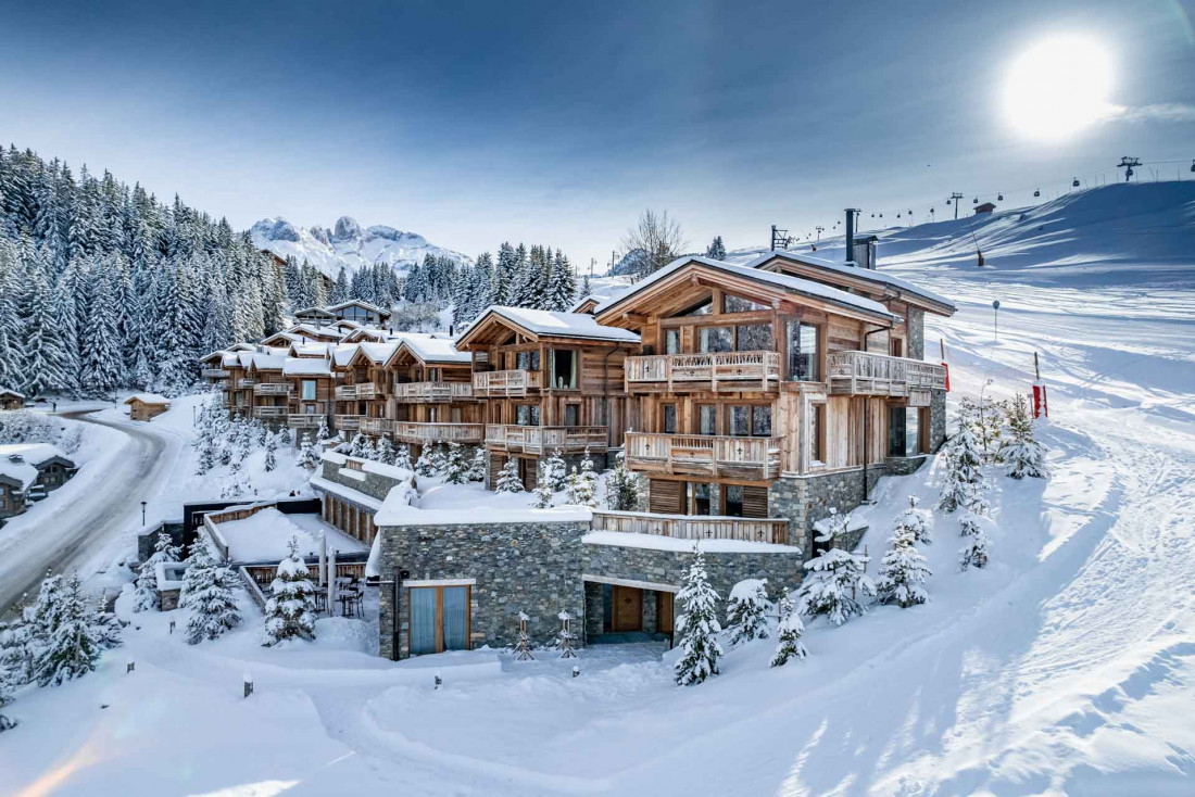 Les chalets enneigés d'Ultima Courchevel Belvédère © DR