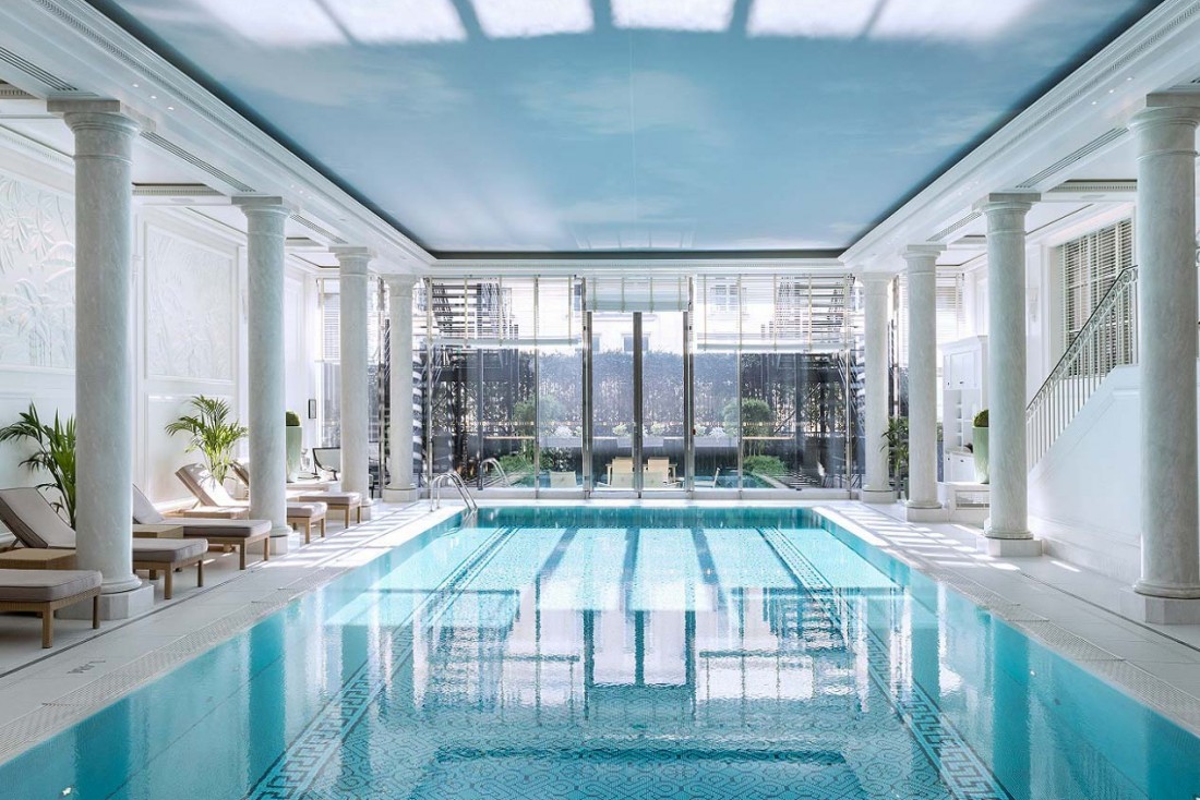 La piscine du Shangri-La Paris, l'un des deux palaces du 16e arrondissement © Roberta Valerio