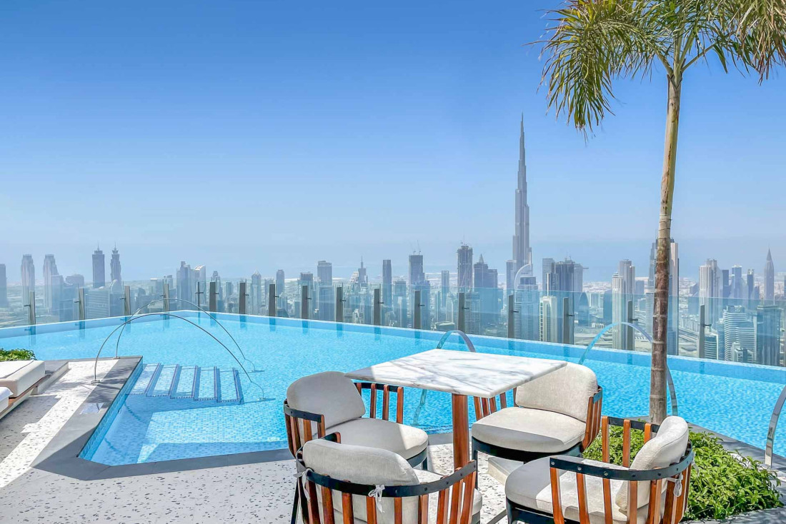 La plus haute piscine à débordement du monde au SLS Dubai © SLS Accor