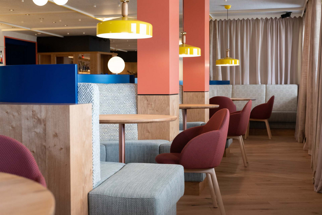 ICARO Hotel | Le restaurant tout en couleur pop © Luciano Paselli Matteo Scarpellini