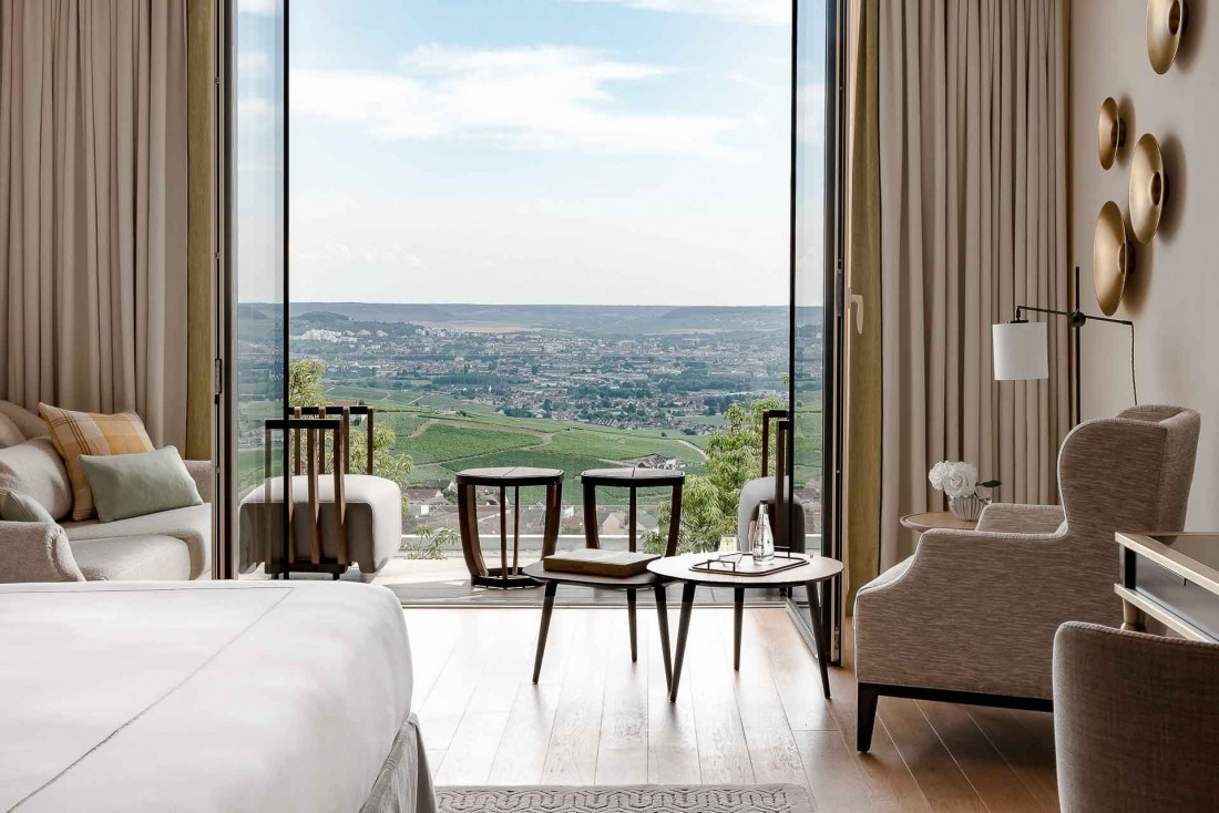 Chambre avec vue au Royal Champagne Hotel & Spa, l'un des plus beaux hôtels 5-étoiles de France © DR