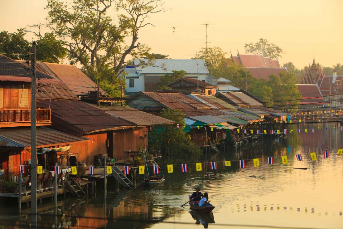 Le marché flottant d'Amphawa près de Bangkok au petit matin © DR