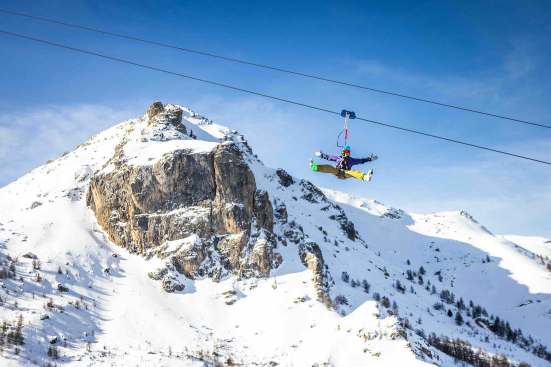 Que faire cet hiver dans les Alpes du sud ? Sauze Super Line hiver © PBC Le studio - Thibault Blais