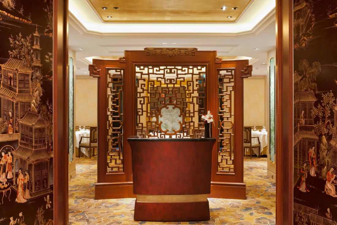 Derrière ce paravent se cache la salle à manger, discrète et luxueuse, du Shang Palace © DR