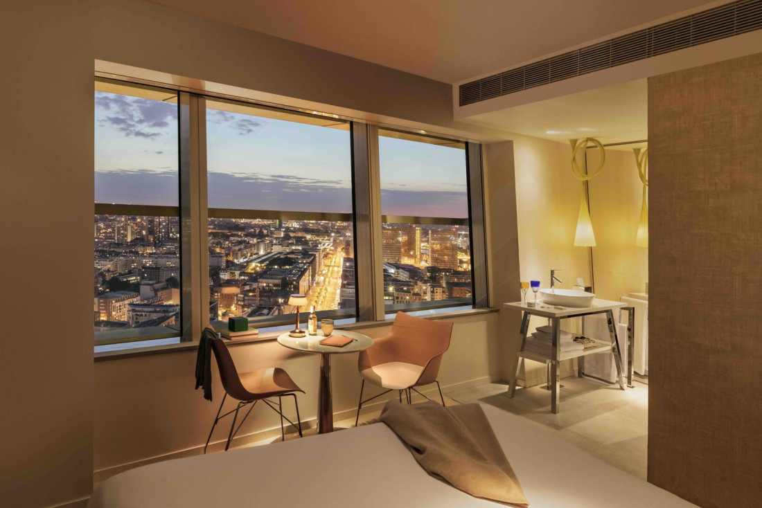 La Suite panoramique avec vue sur la Tour Eiffel dans le TOO Hôtel © TOO Hôtel