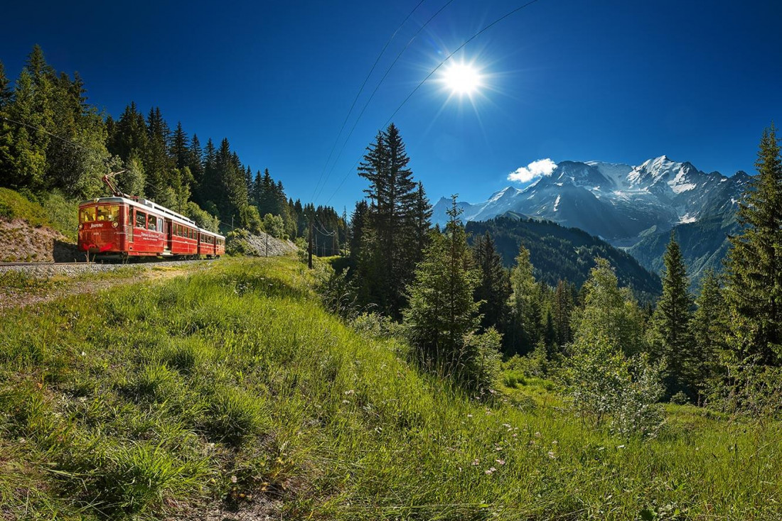 Le Tramway du Mont-Blanc, de la gare du Fayet au village de Saint-Gervais jusqu'au Nid d'Aigle à 2372 m d'altitude © Bernard Tartinville