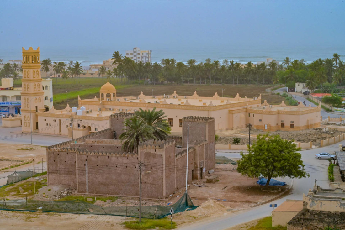 Taqah, son château et sa mosquée © Pascale Missoud 