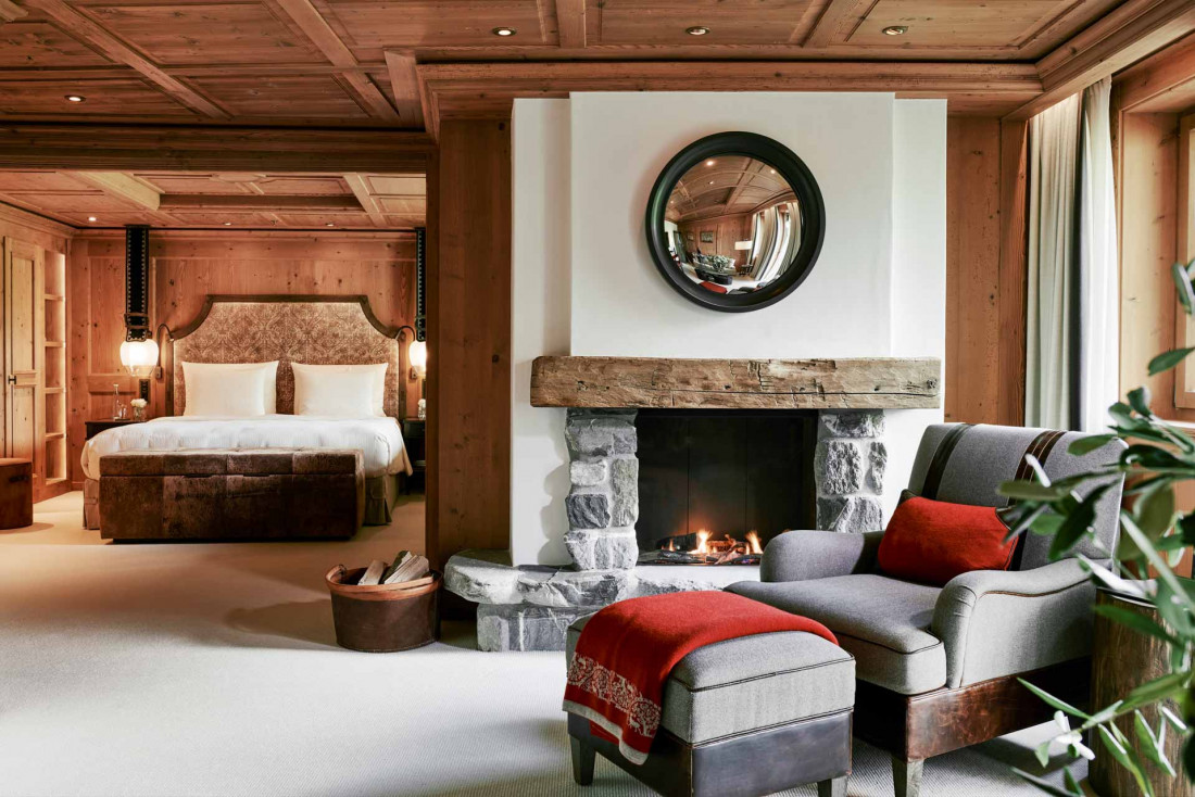 Les chambres et suites de l’Alpina sont toutes à l’image de cette Junior Suite : chaleureuses et contemporaines | © The Alpina Gstaad