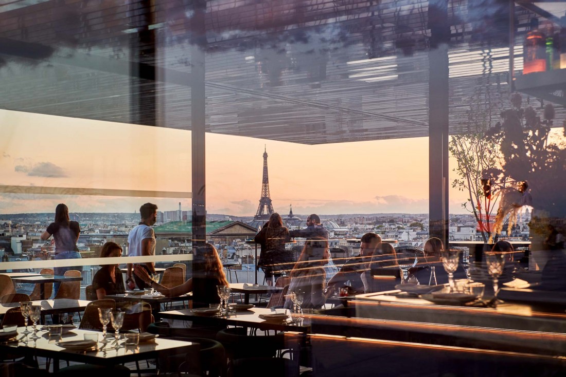 Tortuga | Vue panoramique sur Paris depuis l'intérieur du restaurant © Ambroise Tézenas