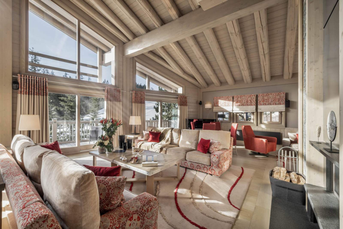 Une suite du K2 Palace Courchevel avec vue sur les montagnes des Trois Vallées © Le K2 Palace Courchevel