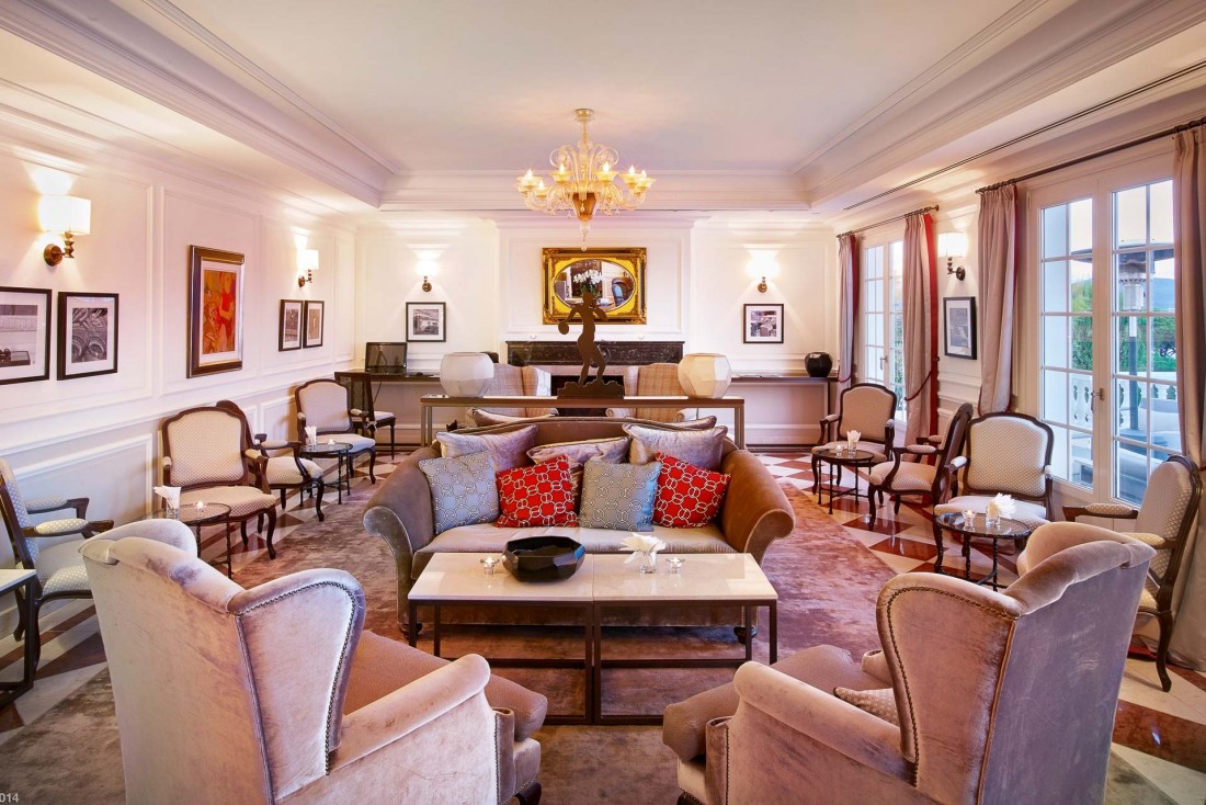 Décoration à la fois élégante et chaleureuse dans le lobby © Villa Belrose