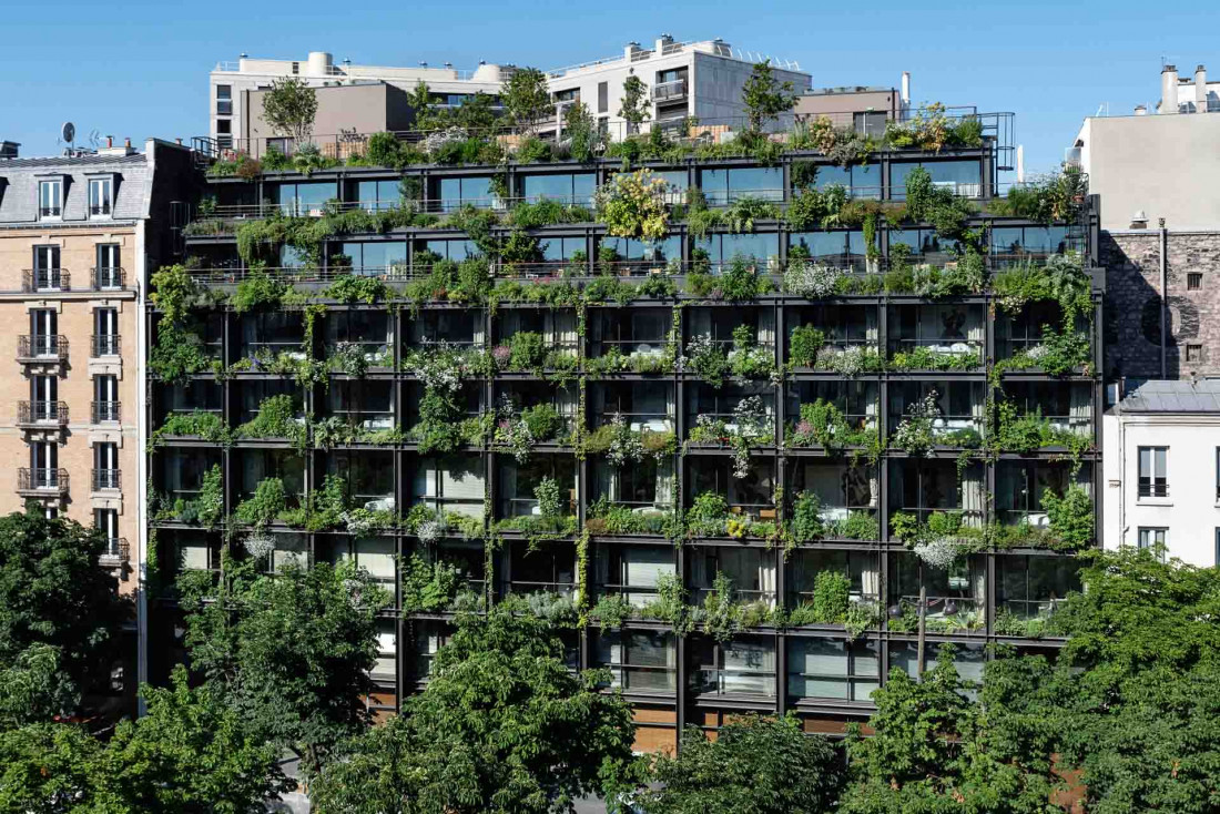 Villa M | La façade végétalisée de l'hôtel et lieu de vie sur le boulevard Pasteur (Paris 15e) © DR