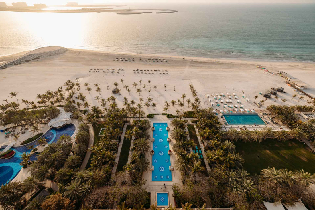 La plage du Waldorf Astoria, l'émirat compte 64 km de plages © Visit Ras Al Khaimah