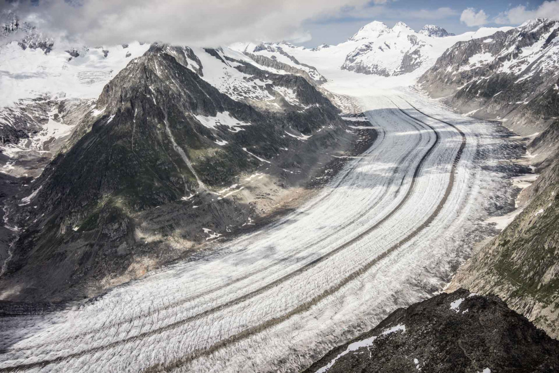 L'élégante courbe du glacier d'Aletsch, le plus grand glacier des Alpes © DB|YONDER.fr