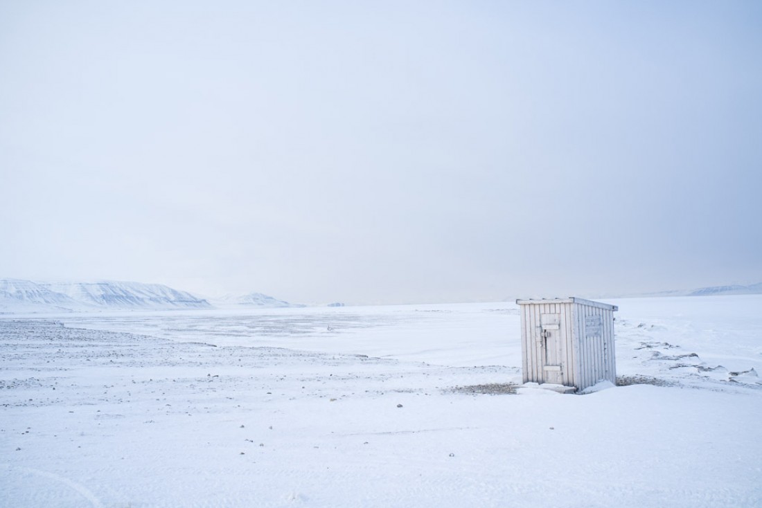 A Fredheim en bordure du Sassenfjorden, à environ 2h de motoneige de la ville.