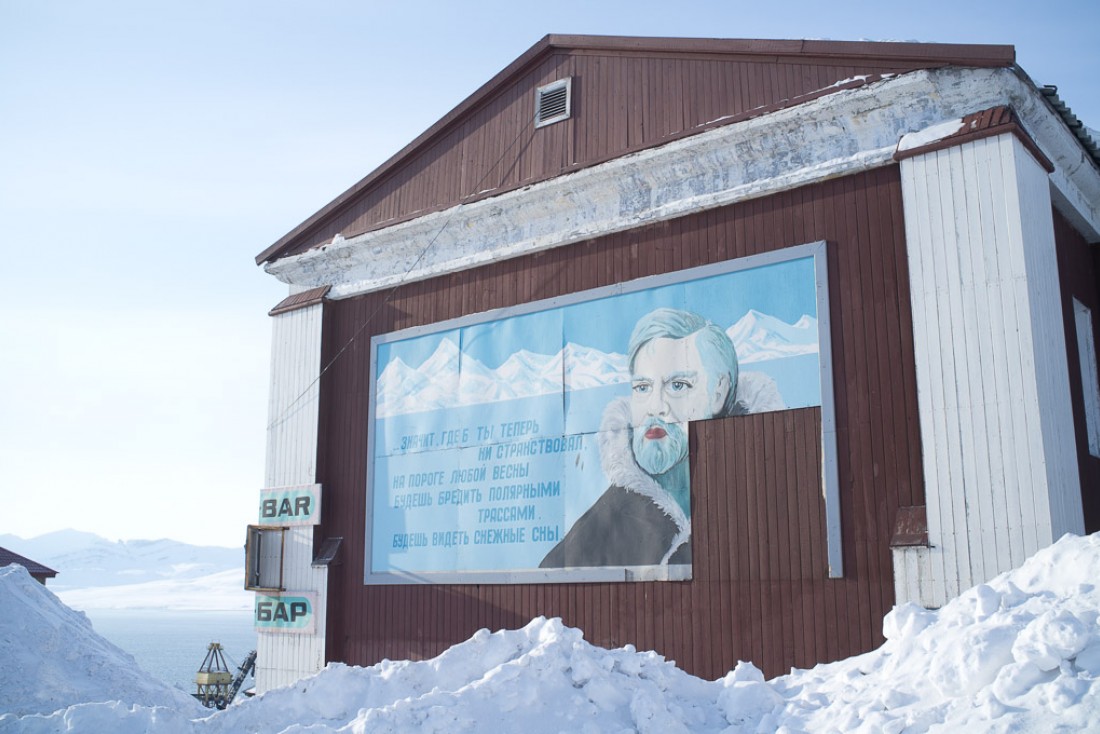 Peinture murale dans la ville minière russe de Barentsburg, une 40aine de km à l'ouest de Longyearbyen.