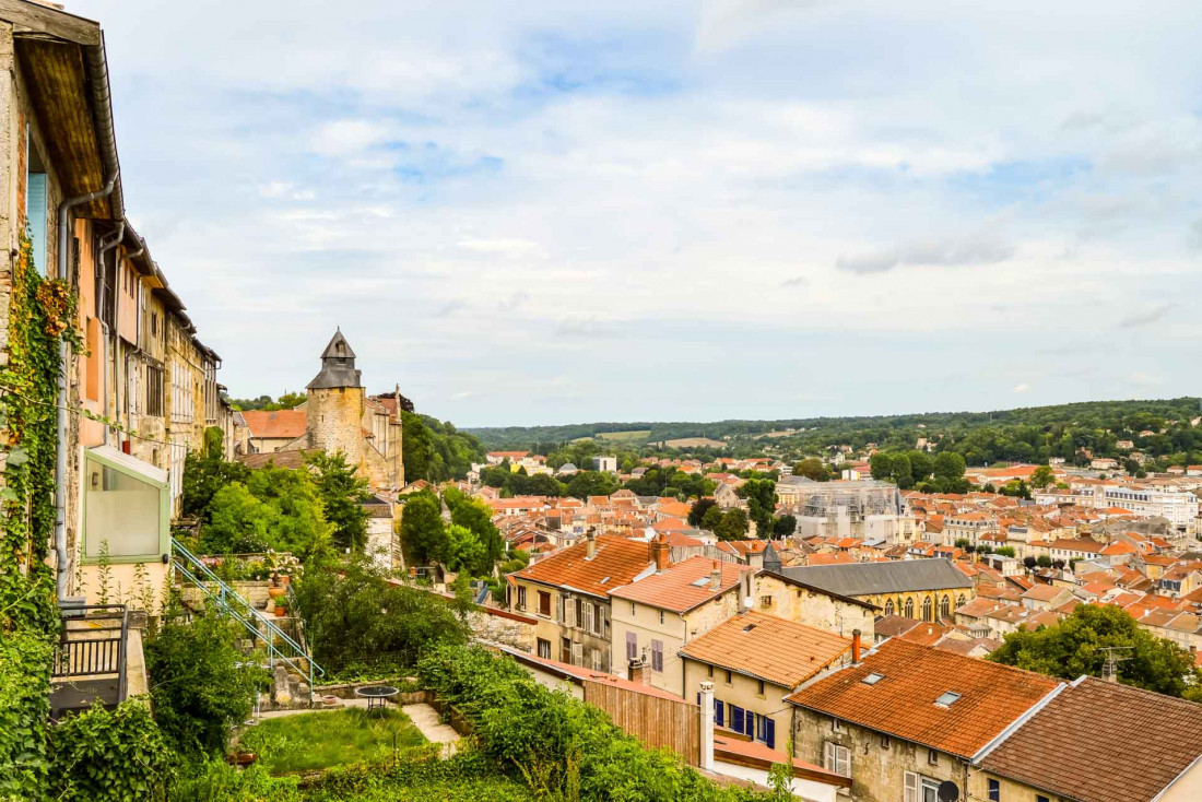 Vue sur la ville basse de puis le belvédère des Grangettes © Demande Philippe - AdobeStock