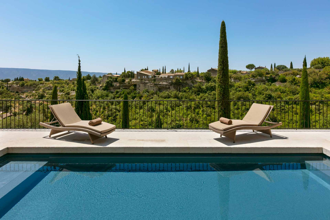 La piscine de la Bastide de Gordes, hôtel avec spa du Luberon © Fabrice Rambert