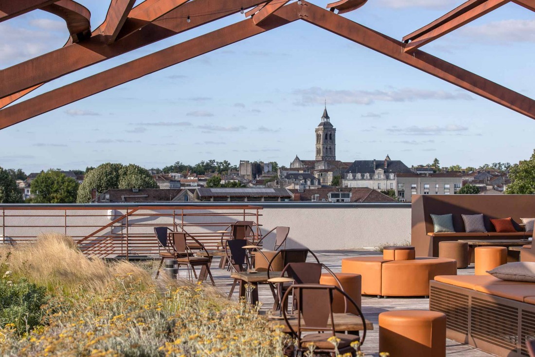 Le rooftop de l'hôtel Chais Monnet domine la ville de Cognac © Grégoire Gardette