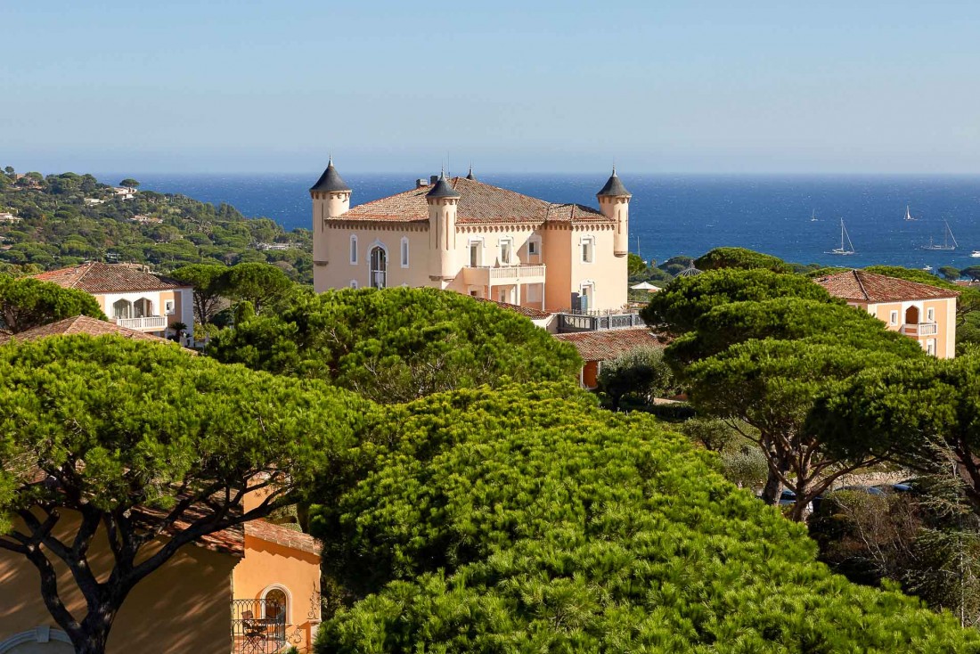 Sur fond de Méditerranée, le Château de la Messardière © David Grimbert