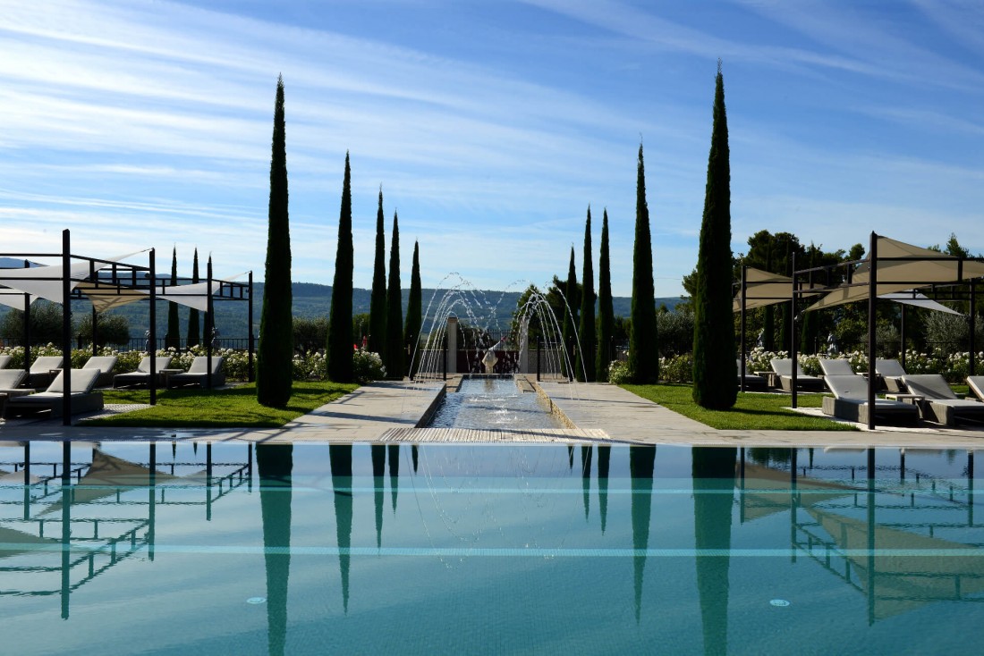 L'une des trois piscines de Coquillade Village © DR