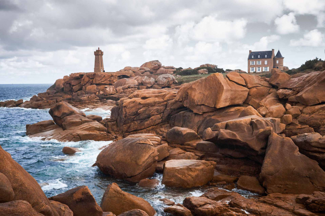 Les paysages enchanteurs de la côte de granite rose au nord de la Bretagne © Luca Bravo