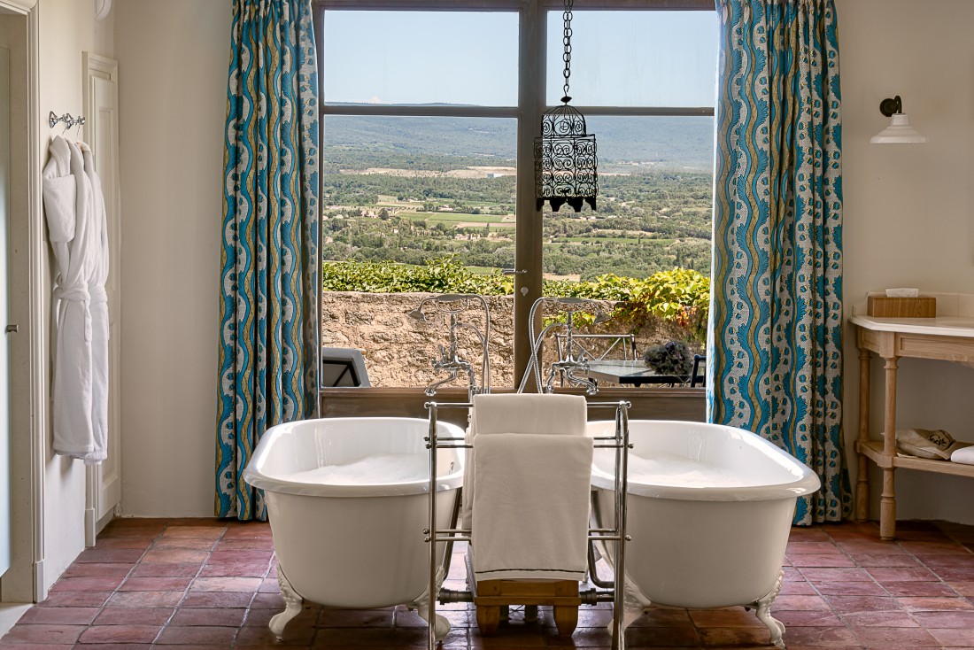 Chambre avec vue à l'hôtel Crillon Le Brave © Matthieu Salvaing