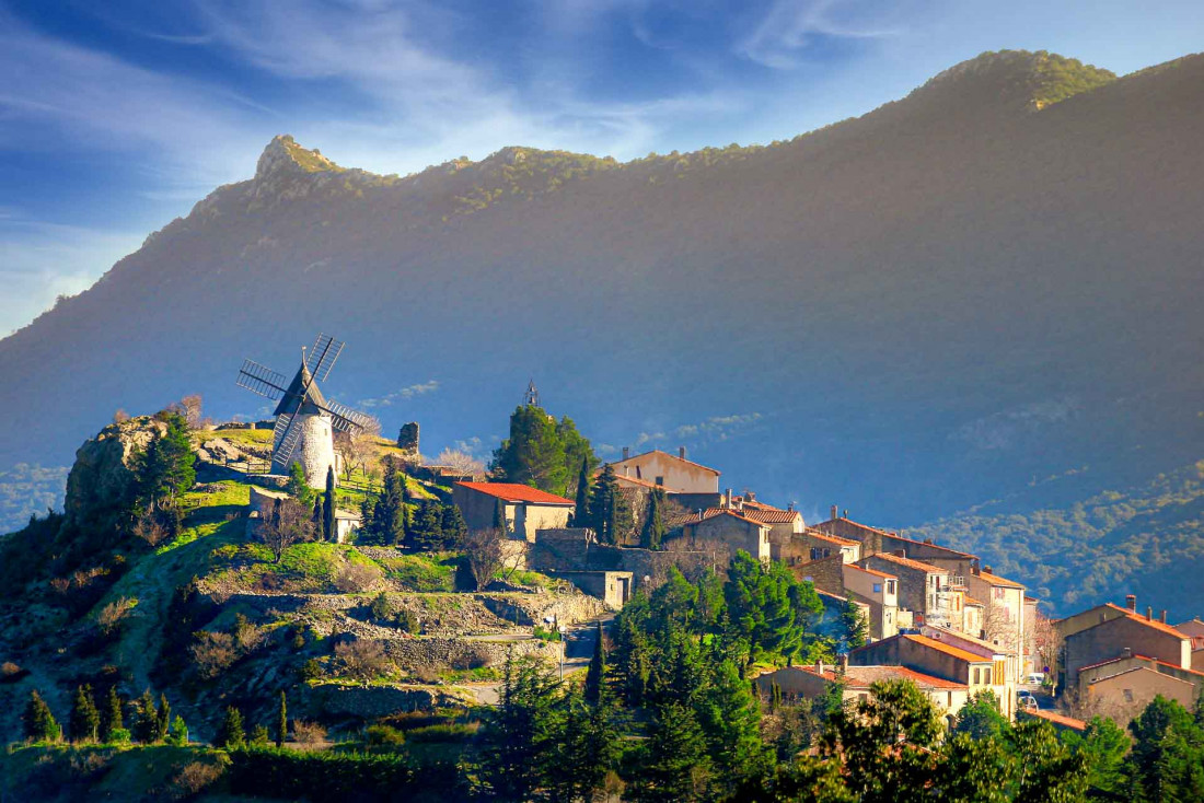 Le village de Cucugnan © G. Deschamps ADT Aude