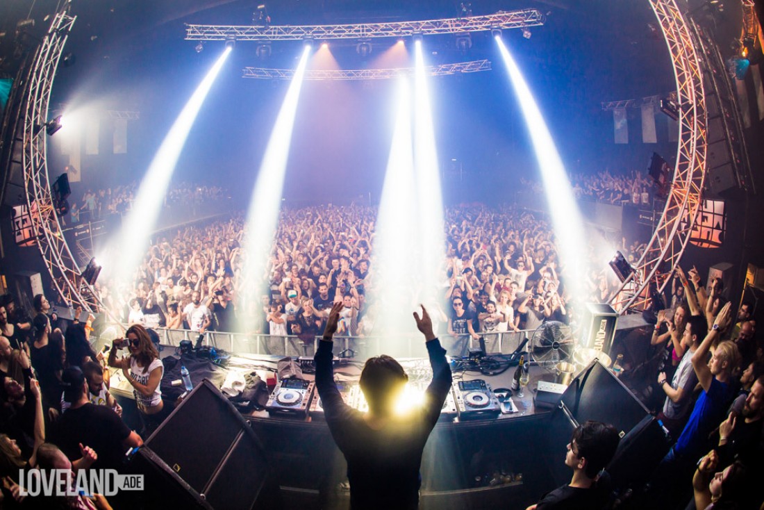 Solomun face à la foule pendant la soirée de son label, le Diynamic Showcase (Loveland, ADE 2015) © Tom Doms / Diynamic Music