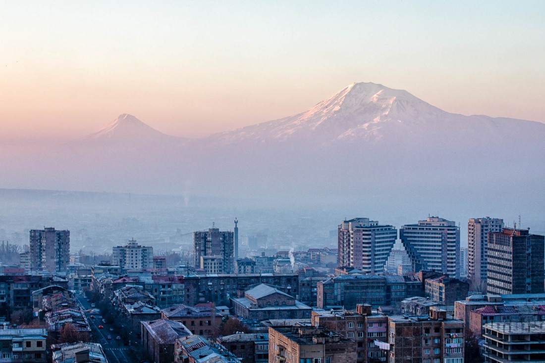 Le Mont Ararat domine la ville de Erevan. © Artak Petrosyan.