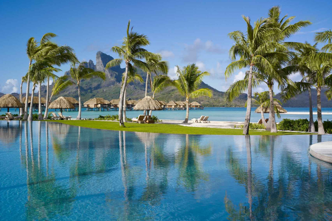 La piscine du Four Seasons Bora Bora © Barbara Kraft - Four Seasons