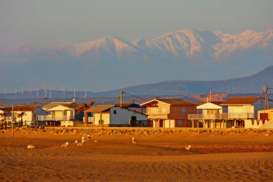 Gruissan, les Pyrénées en toile de fond © G. Deschamps ADT Aude