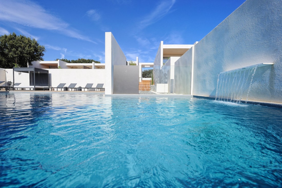 L'une des deux piscines de l'hôtel © Cala di Greco