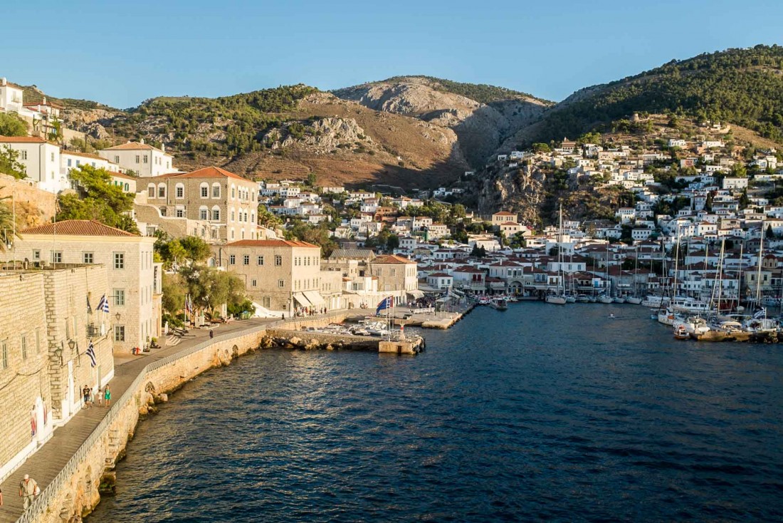 Coucher de soleil sur le port d'Hydra © DB / YONDER.fr