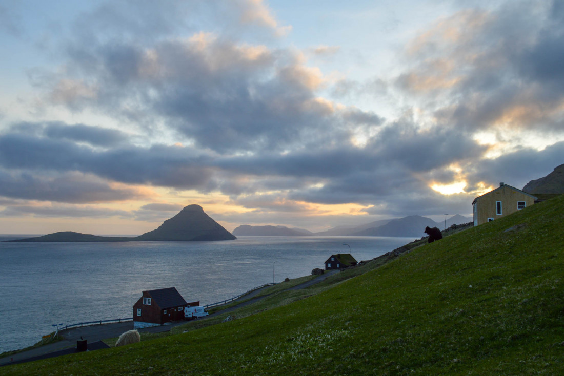 Îles Féroé | Coucher de soleil sur l'île d'Hestur © PG|YONDER.fr