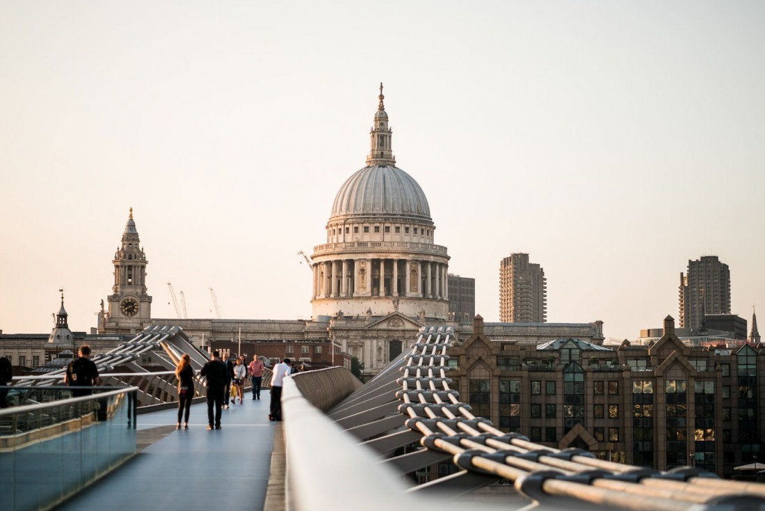 Le Millenium Bridge qui relie la cathédrale Saint Paul à la Tate Modern © Jonathan Chng