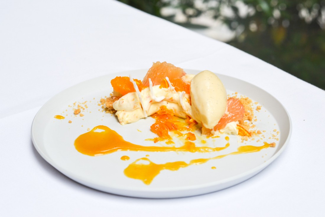 Agrume, crème à l'orange, coulis de clémentine et poivre japonais © Mélissa Leroux