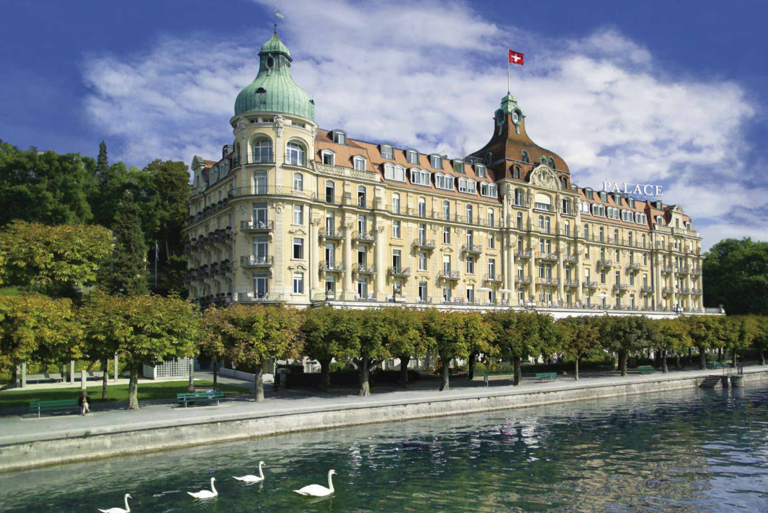 Dominant le lac des Quatre Cantons, le Mandarin Oriental Lucerne © DR / George Apostolidis Photography