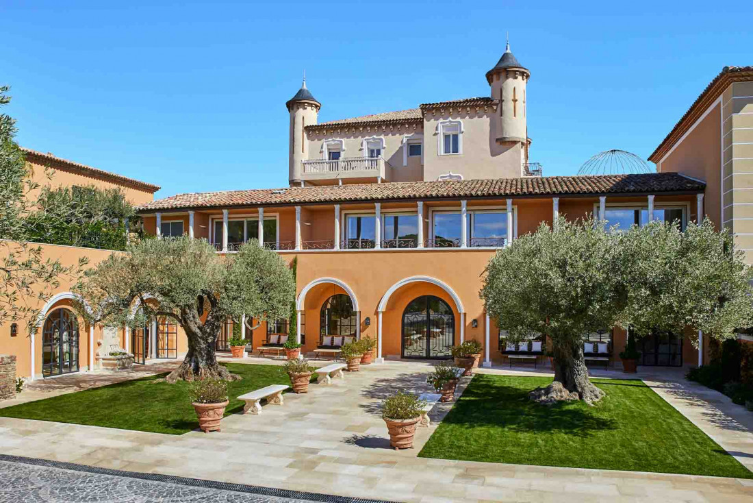 Airelles Saint-Tropez, Château de la Messardière | Façade © Studio Chevojon